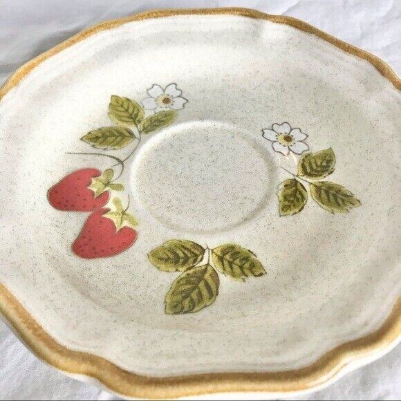 CLEARANCE Mikasa VTG Strawberry Festival Saucer Oven To Table 6.25" Diameter - Picture 2 of 6